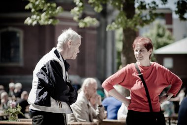 kafeterya Yemeği Pazar günü, St. Michael Cathedral yanında insanlar ile