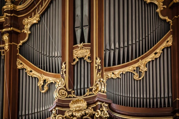 O órgão na igreja de St. Michaelis em Hamburgo, Alemanha . — Fotografia de Stock