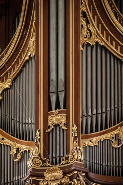 O órgão na igreja de St. Michaelis em Hamburgo, Alemanha . — Fotografia de Stock