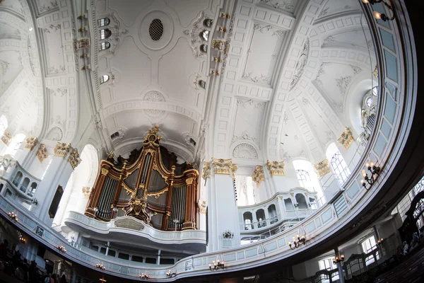 St.Michael de kerk in hamburg — Stockfoto