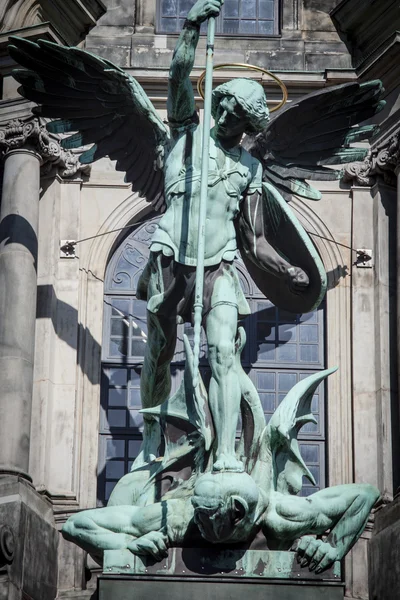 St. Michael's Church - Hamburg's major landmarks — Stock Photo, Image