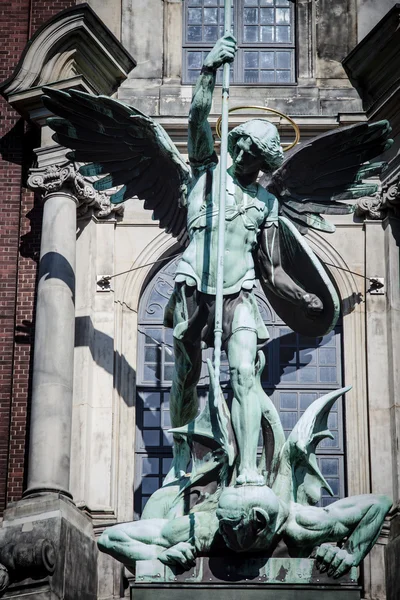 St. Michael's Church - Hamburg's major landmarks — Stock Photo, Image