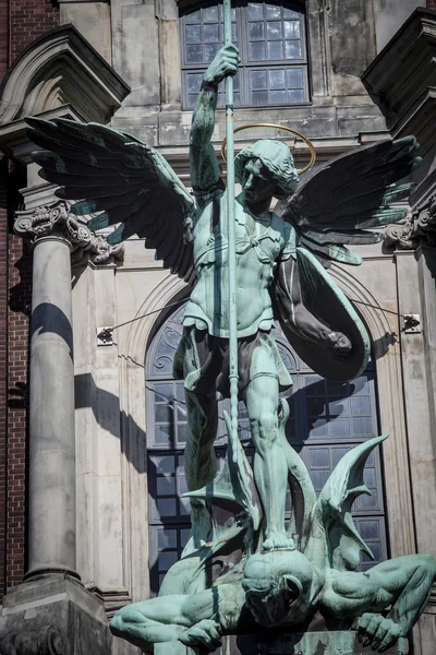 St. michael 's church - Hamburgs Wahrzeichen — Stockfoto