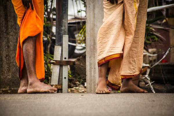 身穿传统服装的印度裔男子的脚 — Stockfoto