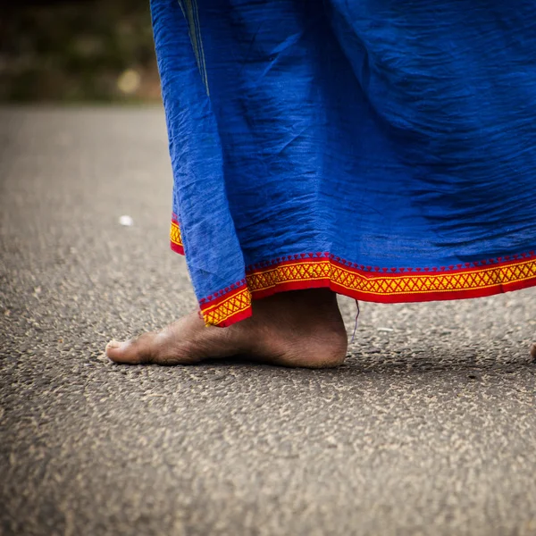 Voeten van Indier in traditionele kleding — Stockfoto