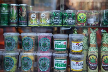 Şeker ve esrar Satılık ile tanımlama