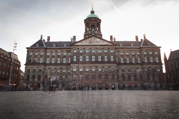 Pałac Królewski (holenderski: Koninklijk Paleis) w mieście Amsterdam — Zdjęcie stockowe
