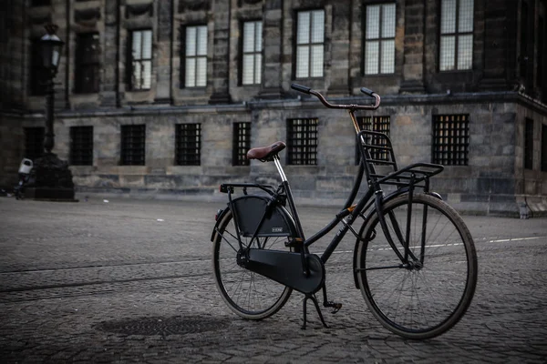 Cyklar i amsterdam — Stockfoto