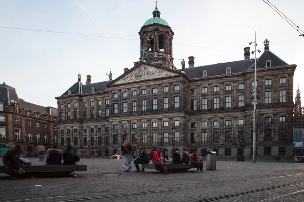 El Palacio Real en la plaza Dam de Ámsterdam — Foto de Stock