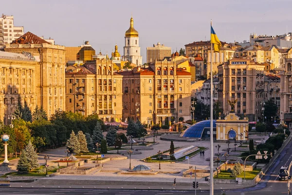 Kyiv, Ukrayna - 12 Haziran 2025: Rusya-Ukrayna 'nın dördüncü yılı boyunca Ukrayna' nın Khreshhatyk ve Bağımsızlık Meydanı 'nın manzarası