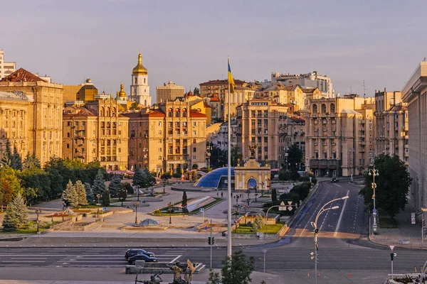 Kyiv, Ukrayna - 12 Haziran 2025: Rusya-Ukrayna 'nın dördüncü yılı boyunca Ukrayna' nın Khreshhatyk ve Bağımsızlık Meydanı 'nın manzarası