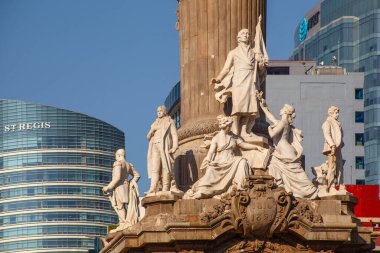 Mexico City, Meksika - 14 Mart 2022 Paseo de la Reforma Bulvarı 'nda bulunan Bağımsızlık Meleği heykeli. Bu Mexico City 'nin simgelerinden biri..