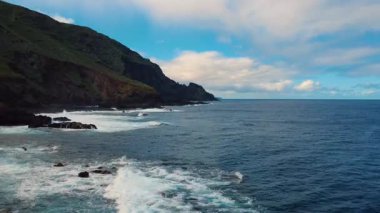 İspanya, Canarias 'taki La Palma adasında Atlantik Okyanusu' nun güzel sahil şeridi