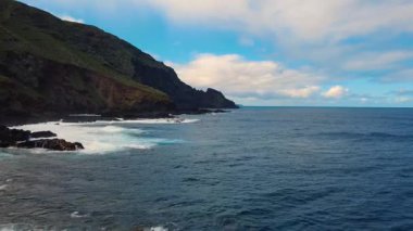 İspanya, Canarias 'taki La Palma adasında Atlantik Okyanusu' nun güzel sahil şeridi