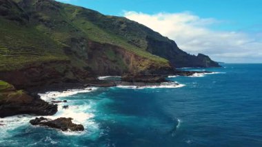 İspanya, Canarias 'taki La Palma adasında Atlantik Okyanusu' nun güzel sahil şeridi