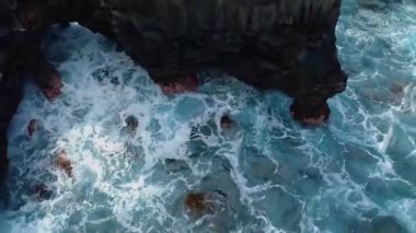 İspanya, Canarias 'taki La Palma adasında Atlantik Okyanusu' nun güzel sahil şeridi