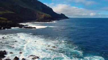 İspanya, Canarias 'taki La Palma adasında Atlantik Okyanusu' nun güzel sahil şeridi