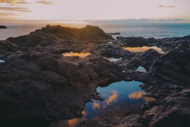 İspanya 'nın La Palma adasındaki Puntalarga plajından alınan Atlantoc Okyanusu üzerinde gün batımı