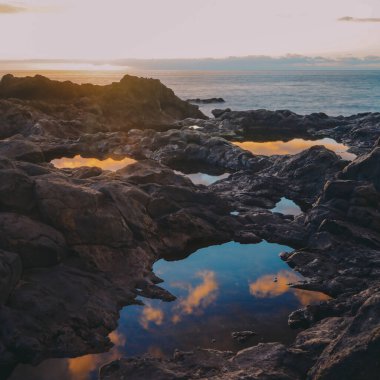 İspanya 'nın La Palma adasındaki Puntalarga plajından alınan Atlantoc Okyanusu üzerinde gün batımı