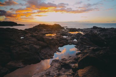 İspanya 'nın La Palma adasındaki Puntalarga plajından alınan Atlantoc Okyanusu üzerinde gün batımı