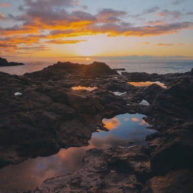 İspanya 'nın La Palma adasındaki Puntalarga plajından alınan Atlantoc Okyanusu üzerinde gün batımı