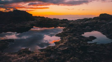 İspanya 'nın La Palma adasındaki Puntalarga plajından alınan Atlantoc Okyanusu üzerinde gün batımı