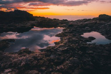 İspanya 'nın La Palma adasındaki Puntalarga plajından alınan Atlantoc Okyanusu üzerinde gün batımı