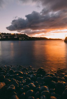 İspanya 'nın La Palma adasındaki Puntalarga plajından alınan Atlantoc Okyanusu üzerinde gün batımı