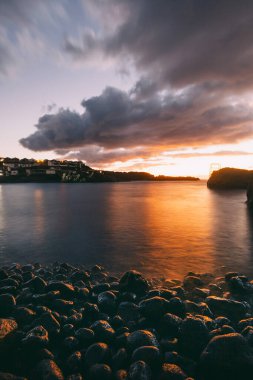 İspanya 'nın La Palma adasındaki Puntalarga plajından alınan Atlantoc Okyanusu üzerinde gün batımı