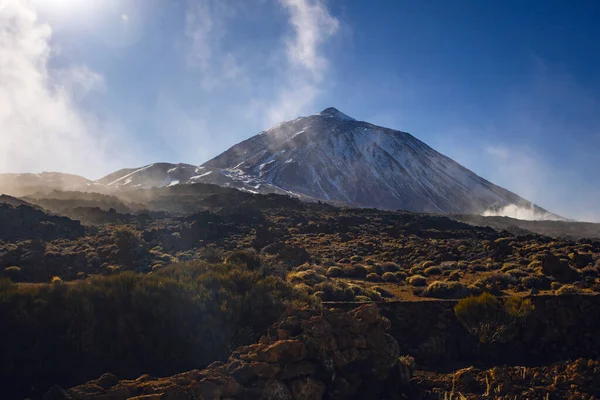 Teide Ulusal Parkı, Tenerife, Kanarya Adaları, İspanya 'da güzel volkanik kayalar ve çöl