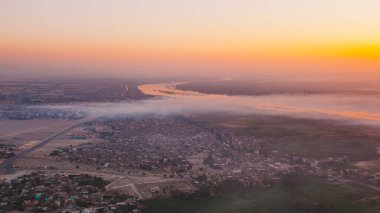 Güneş doğarken Nil üzerinde sıcak hava balonu uçuşu, Lüksör Batı Şeria, Mısır