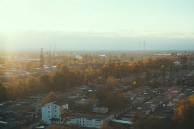 Kiev endüstriyel şehir sonbaharda yükseklikten görünümünü