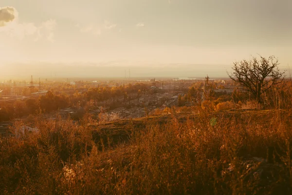 Widok na przemysłowe miasta Kijów z wysokości jesienią — Zdjęcie stockowe