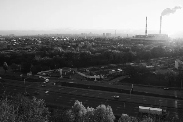 Kiev cityscape. Endüstriyel şehrin görünümünü günbatımı zamanı Ekim tarihinde — Stok fotoğraf
