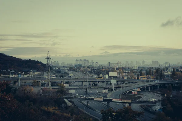 基辅城市景观: 10月日落时城市的工业部分的看法 — 图库照片