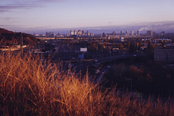 Cityscape Kiev: vista della parte industriale della città — Foto Stock