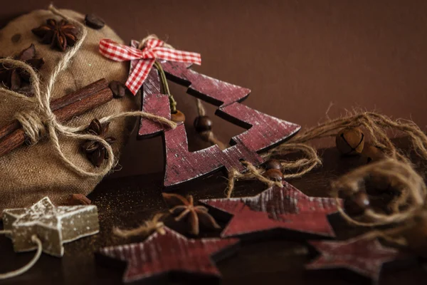 Composición de Navidad sobre fondo de madera — Foto de Stock