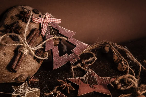 Composición de Navidad sobre fondo de madera —  Fotos de Stock