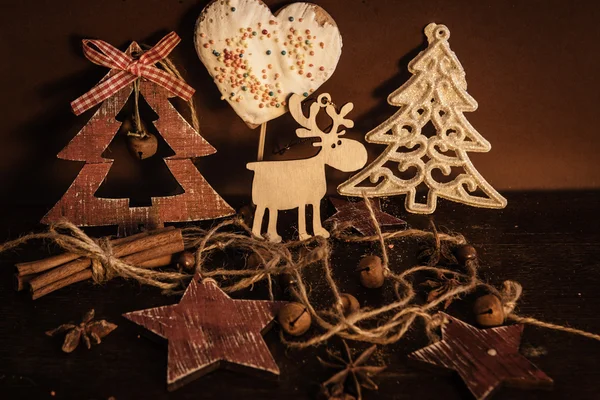 Vánoční kompozice na dřevěném pozadí — Stock fotografie