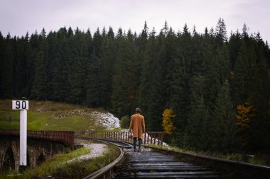 Demiryolu Romantik Çift