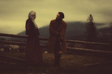 Sonbahar dağlarda lov Çift