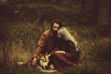 Çift bridge yakınındaki köpek aşık