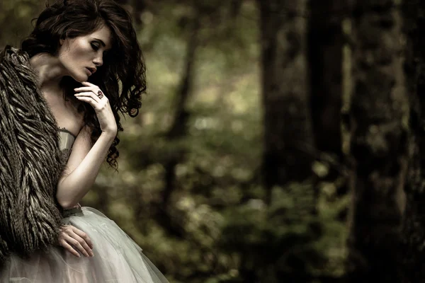 Portrait of romantic woman in beautiful dress in fairy forest — Stock Photo, Image