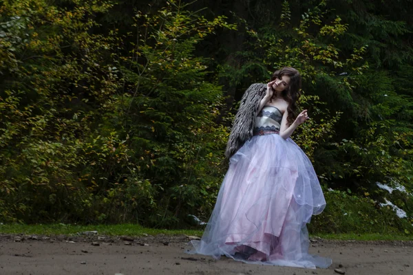 Portrait of romantic woman in beautiful dress in fairy forest — Stock Photo, Image