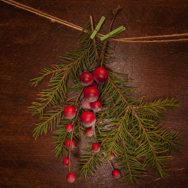 Ramos de pinheiro com bagas de Natal — Fotografia de Stock