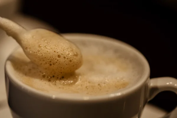 Uma chávena de café com leite — Fotografia de Stock