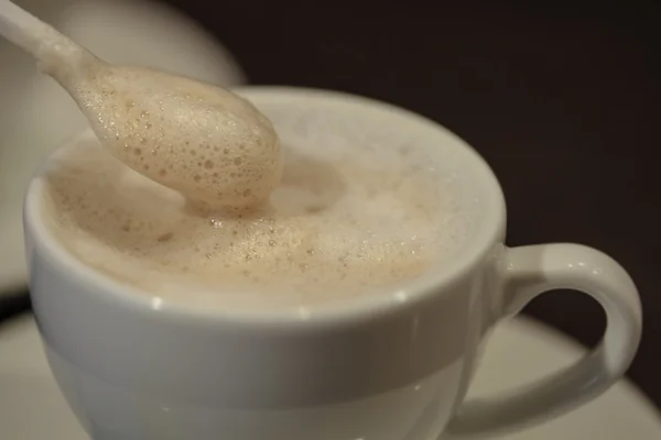 Una taza de café con leche — Foto de Stock