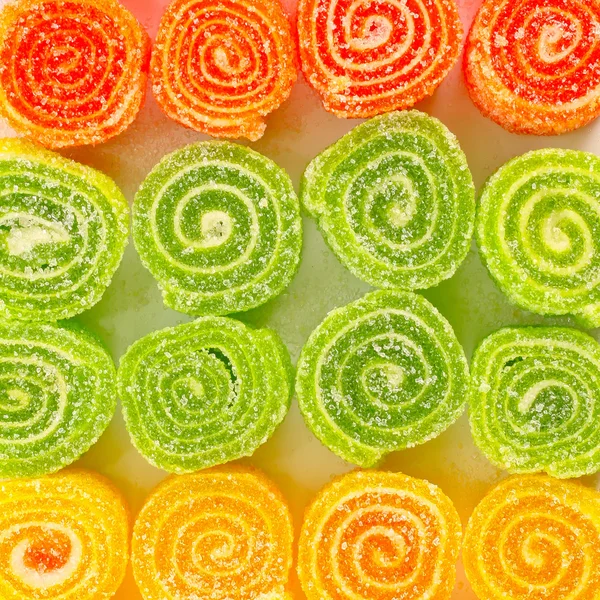 Gros plan de savoureux bonbons colorés sucrés — Photo