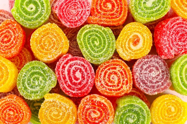 Gros plan de savoureux bonbons colorés sucrés — Photo