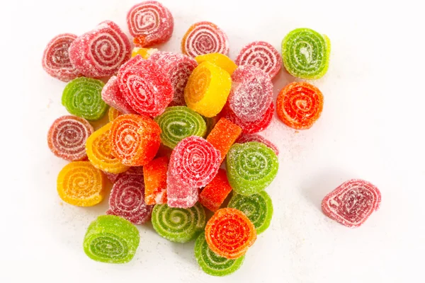 Gros plan de savoureux bonbons colorés sucrés — Photo